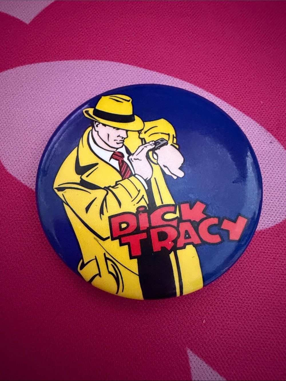 Vintage 90’s Dick Tracy Detective Club Yellow Suit Button Pin Pinback Retro GUC